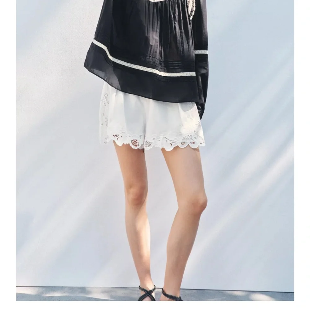 ZARA CONTRAST EMBROIDERED BLOUSE SIZE s